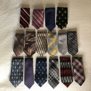 Bundle of 16 Neckties 👔